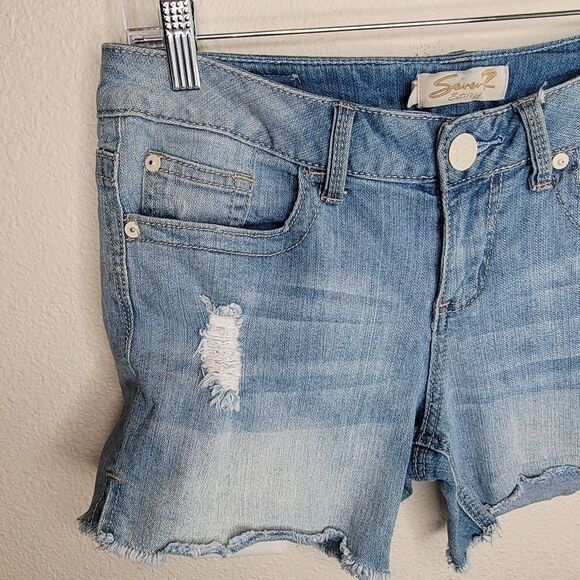 Seven7 frayed hem denim jean shorts size 4 - Picture 4 of 6